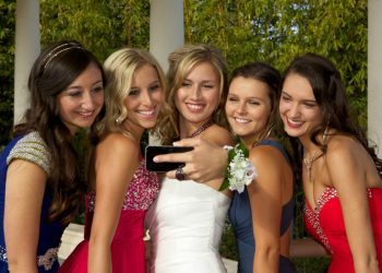 How much do parents spend on prom?